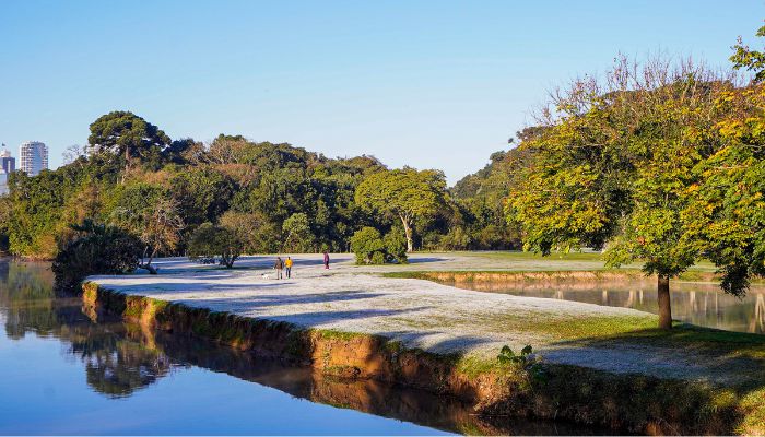 Foto: Arnaldo Neto/AEN Com -7,8°C, quarta-feira teve menor temperatura do ano no Paraná e geada na Capital